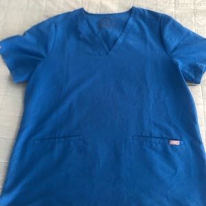 FIGS Casma three pocket scrub top